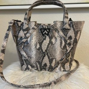 Kelly Wynne Cheers to Me Mini in Boss Lady black/white/tan snakeskin